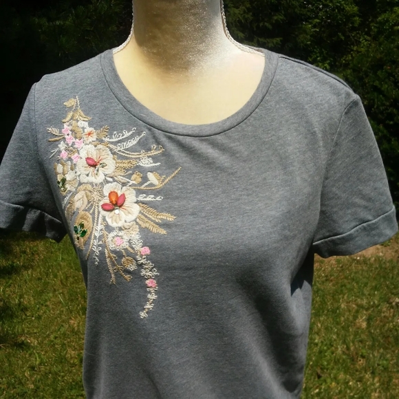 Peter Som Tops - PETER SOM FOR DESIGN NATION GRAY FLORAL JEWELED MEDIUM SHORT SLEEVE TOP